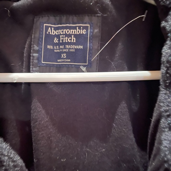 Abercrombie and fitch faux fur cropped puffer NWOT - Picture 3 of 6